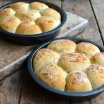 Pull-Apart Buttery Garlic Dinner Rolls